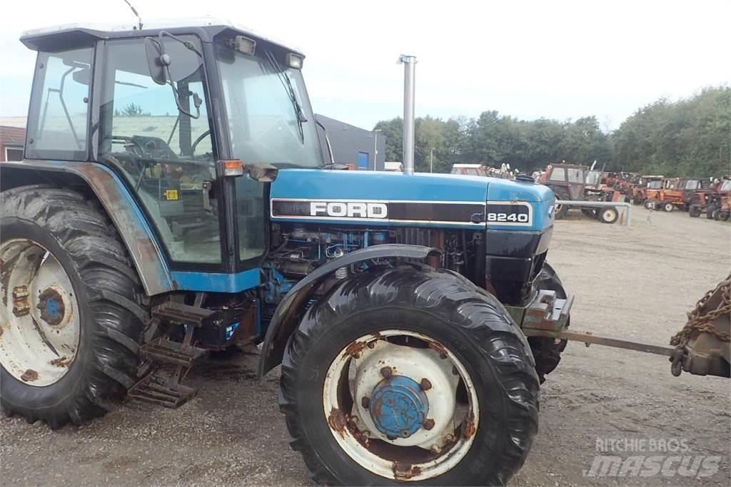 Ford 8240 트랙터