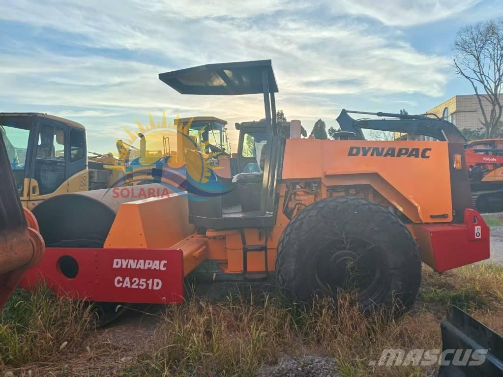 Dynapac CA 251 D 싱글 드럼 롤러
