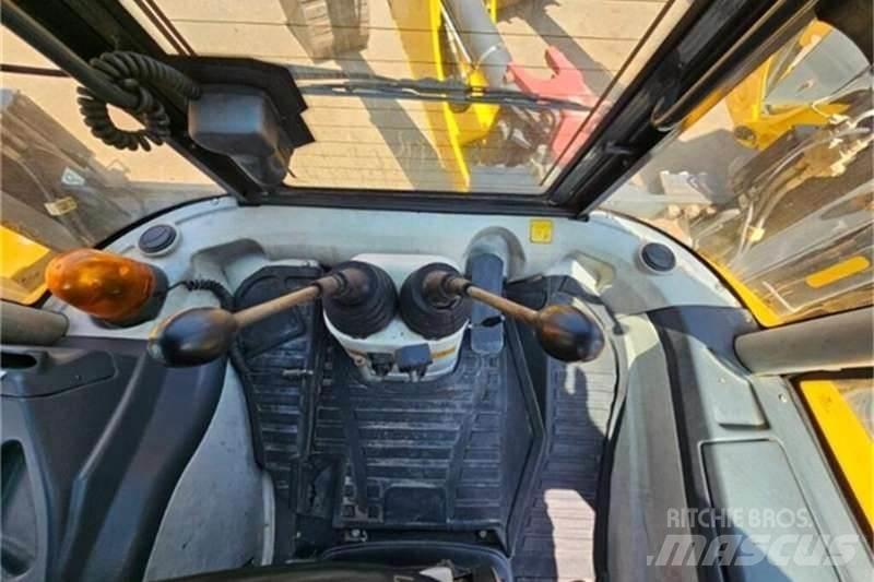 Dezzi CMI 4X4 TLB 백호로더