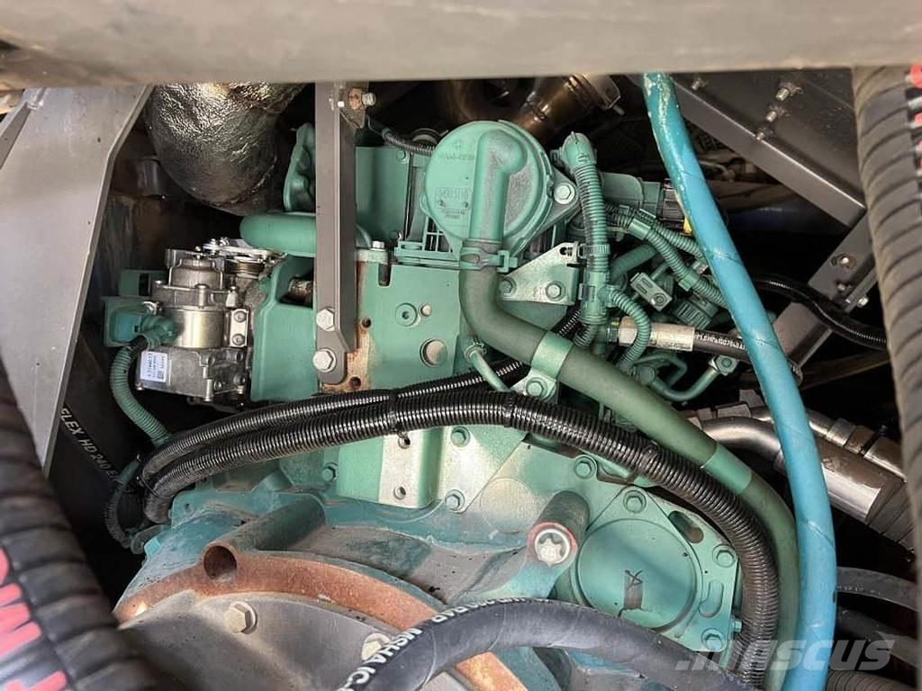 Volvo P 6870D 아스팔트 포장장비