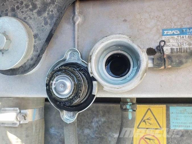 Komatsu PC 200 대형 굴삭기 29톤 이상