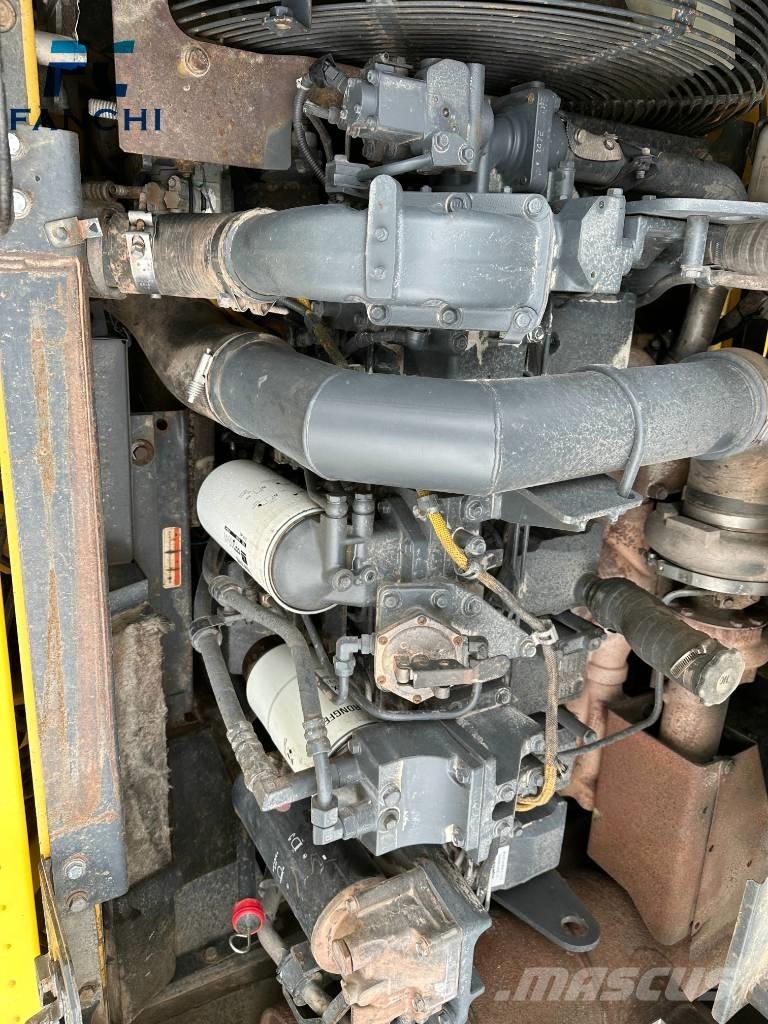 Komatsu PC 450-8 대형 굴삭기 29톤 이상