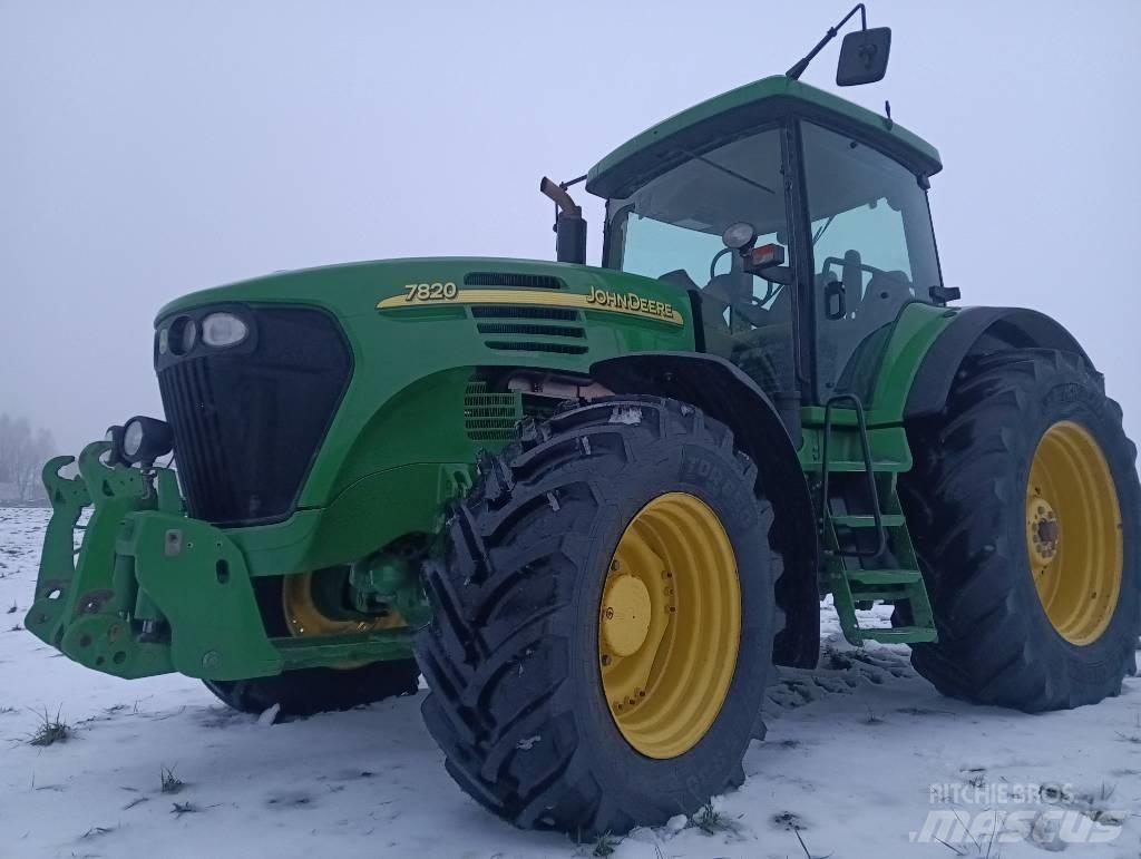 John Deere 7820 트랙터