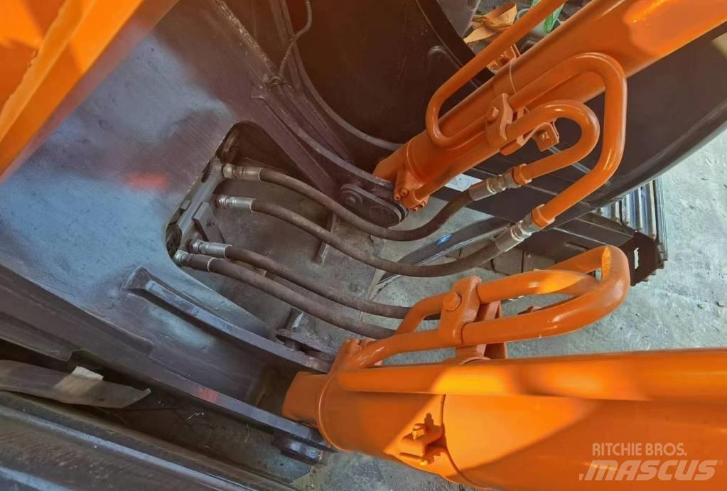 Hitachi ZX 200 대형 굴삭기 29톤 이상