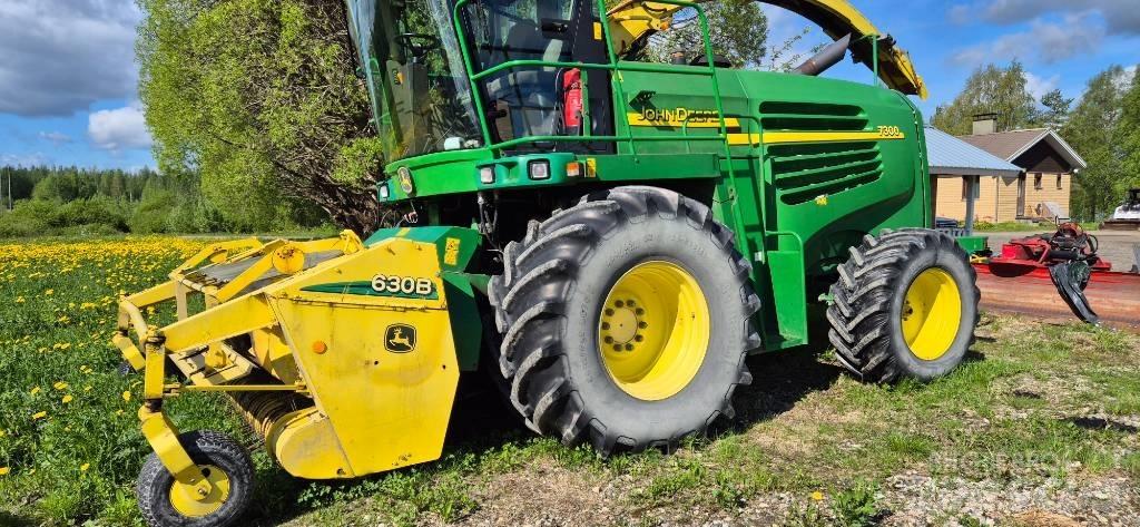 John Deere 7300 자동 초지기계