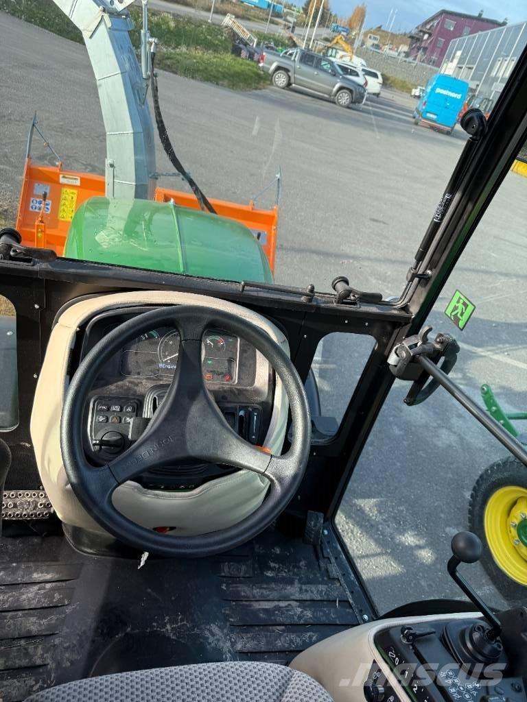 John Deere 2032 R 소형 트랙터