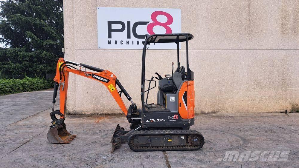 Doosan DX 17 소형 굴삭기 7톤 미만