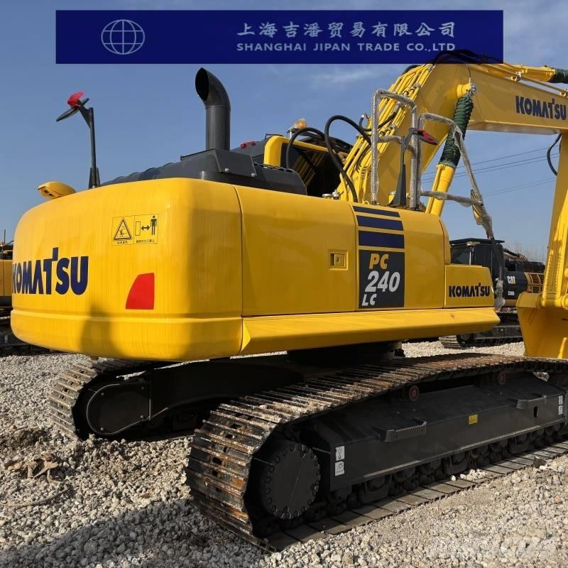 Komatsu PC 240 대형 굴삭기 29톤 이상