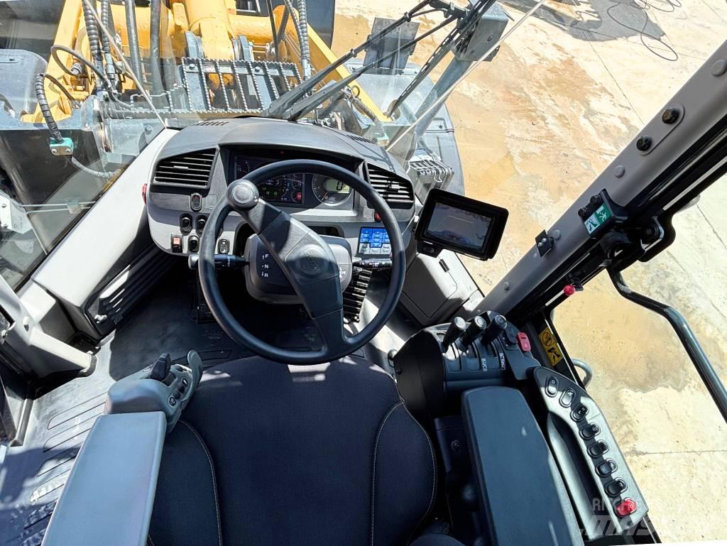 Komatsu WA380-8E0  휠로우더