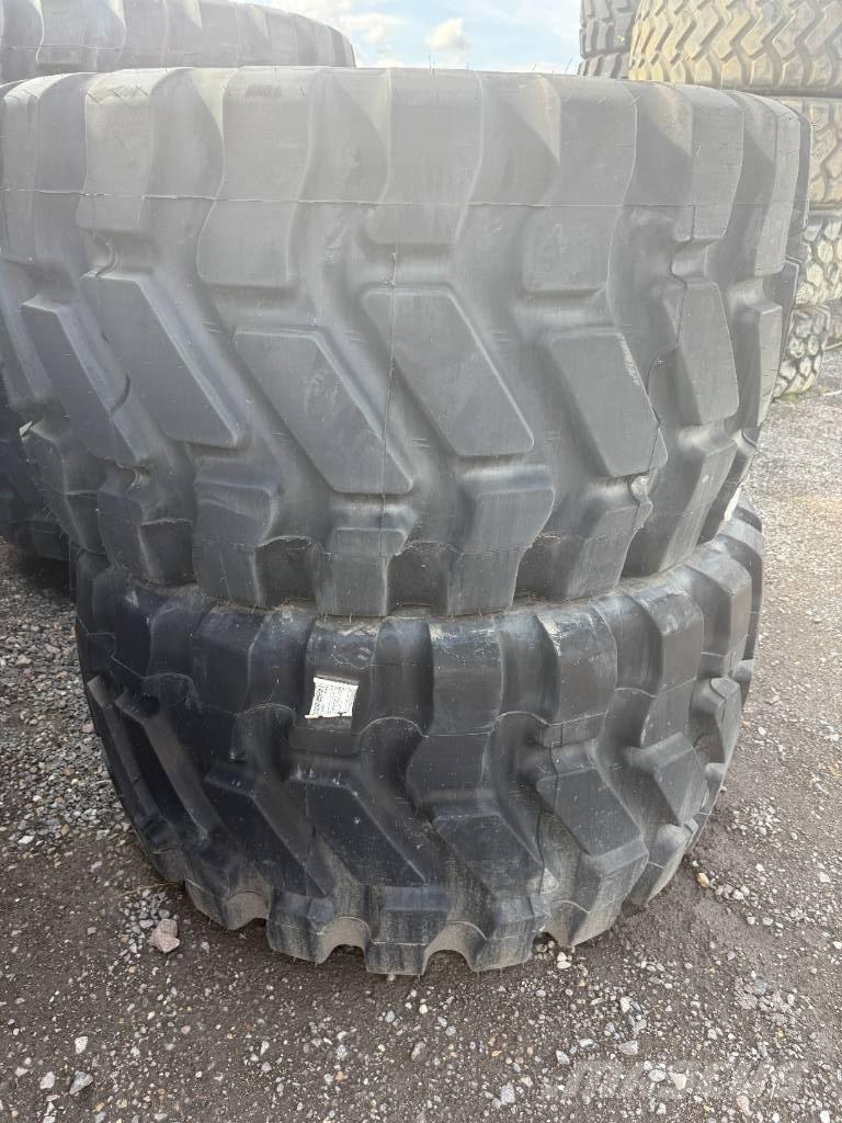 Goodyear 750/65R25 타이어, 휠 및 림
