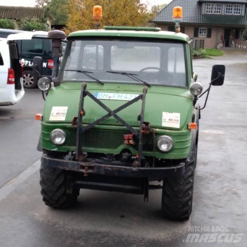 Mercedes-Benz U421 트랙터