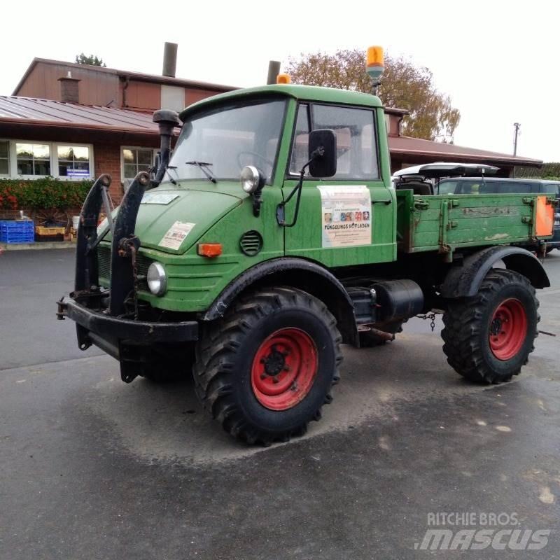 Mercedes-Benz U421 트랙터
