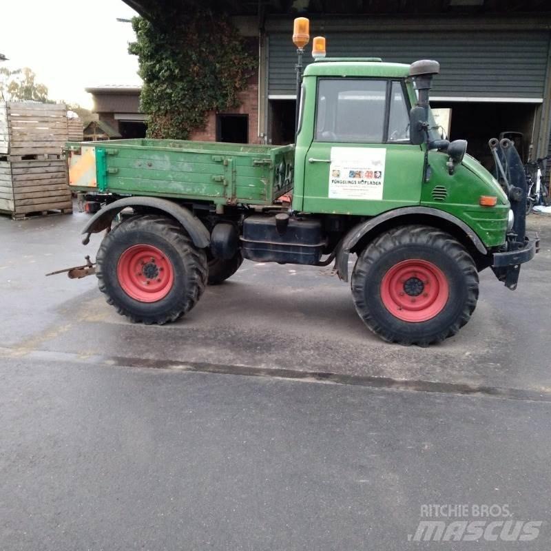 Mercedes-Benz U421 트랙터