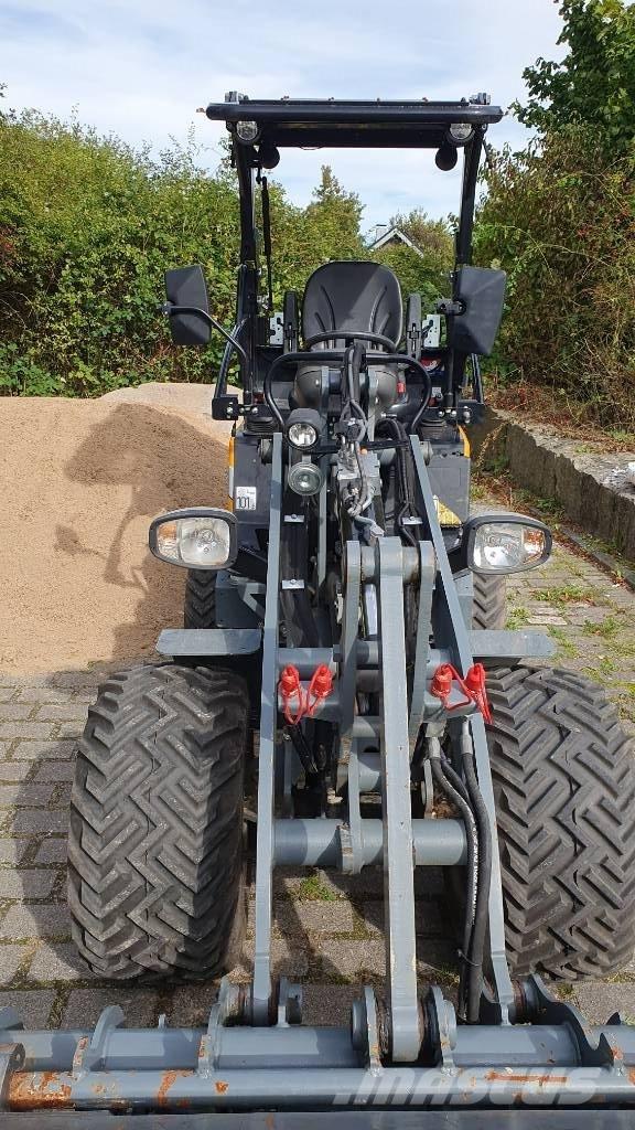 GiANT G 2300 X-tra  휠로우더