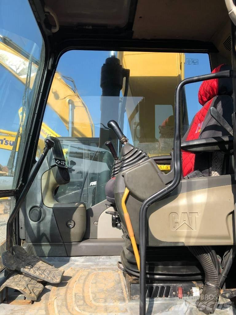 CAT 320 D 대형 굴삭기 29톤 이상