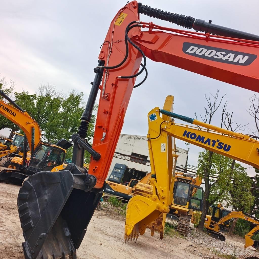 Doosan DX300 대형 굴삭기 29톤 이상