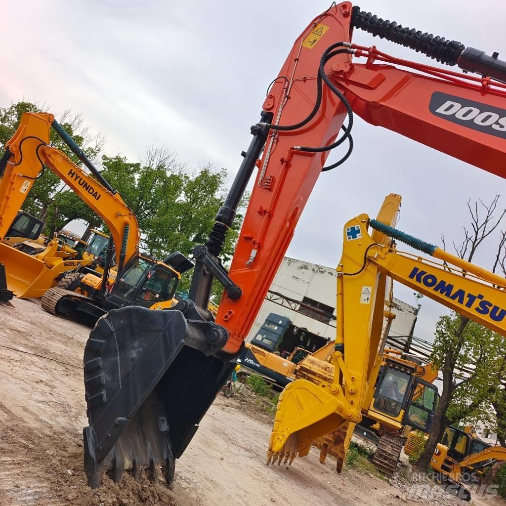 Doosan DX300 대형 굴삭기 29톤 이상