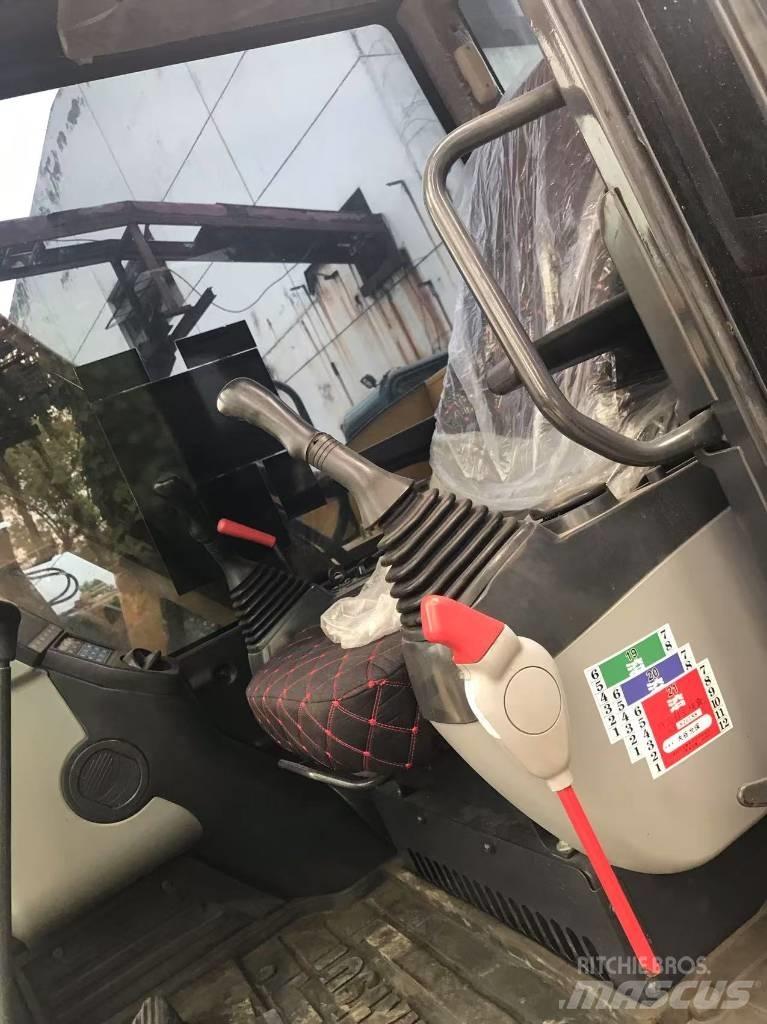 Komatsu PC 70 대형 굴삭기 29톤 이상