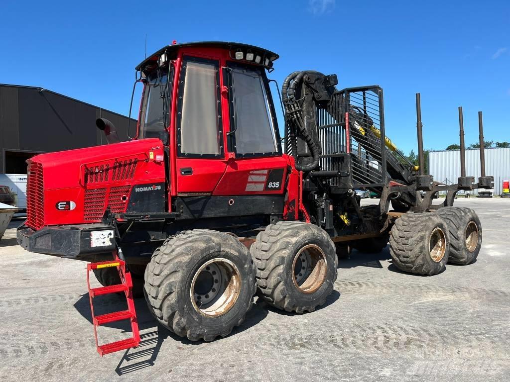 Komatsu 835 원목 포워더
