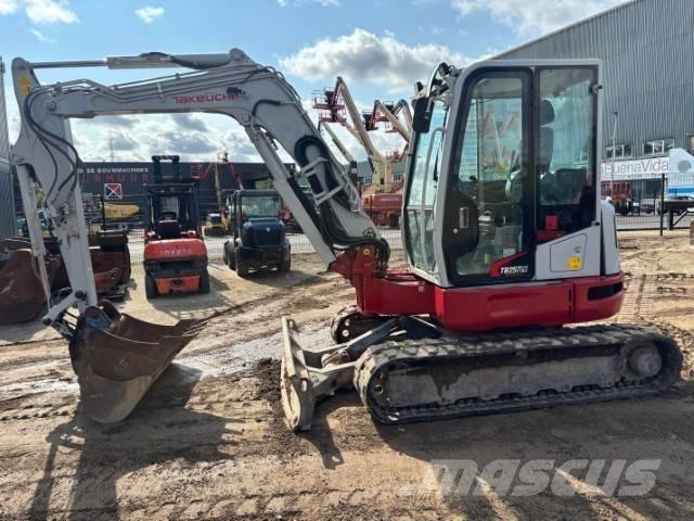 Takeuchi TB 257 FR 소형 굴삭기 7톤 미만