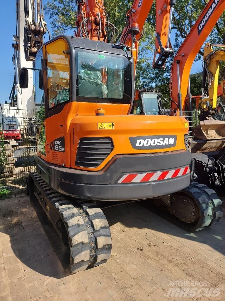 Doosan DX 85 R-3 중형굴삭기 7톤-28톤