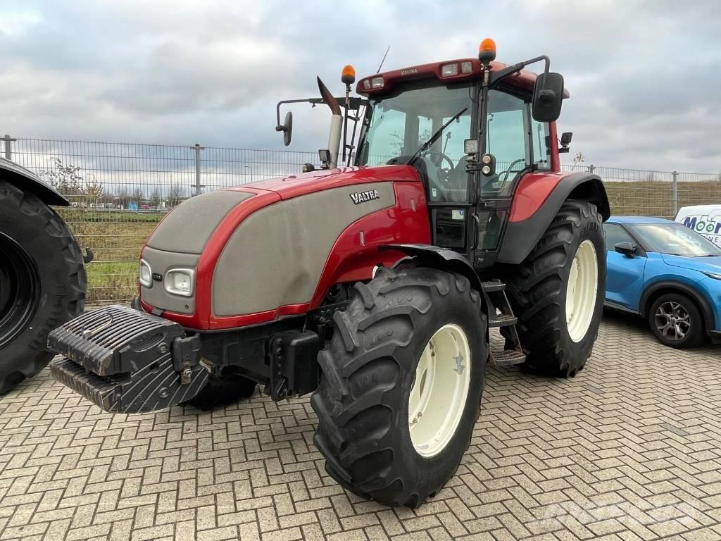 Valtra T120 tractor 트랙터