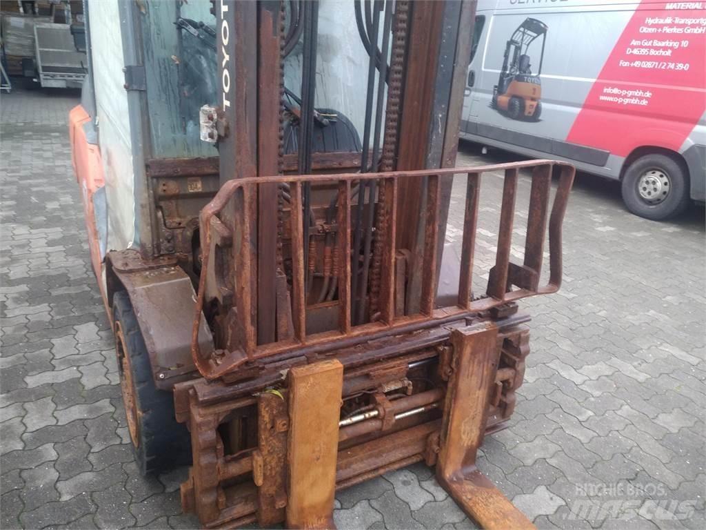 Toyota 40-8FD40N 디젤 지게차