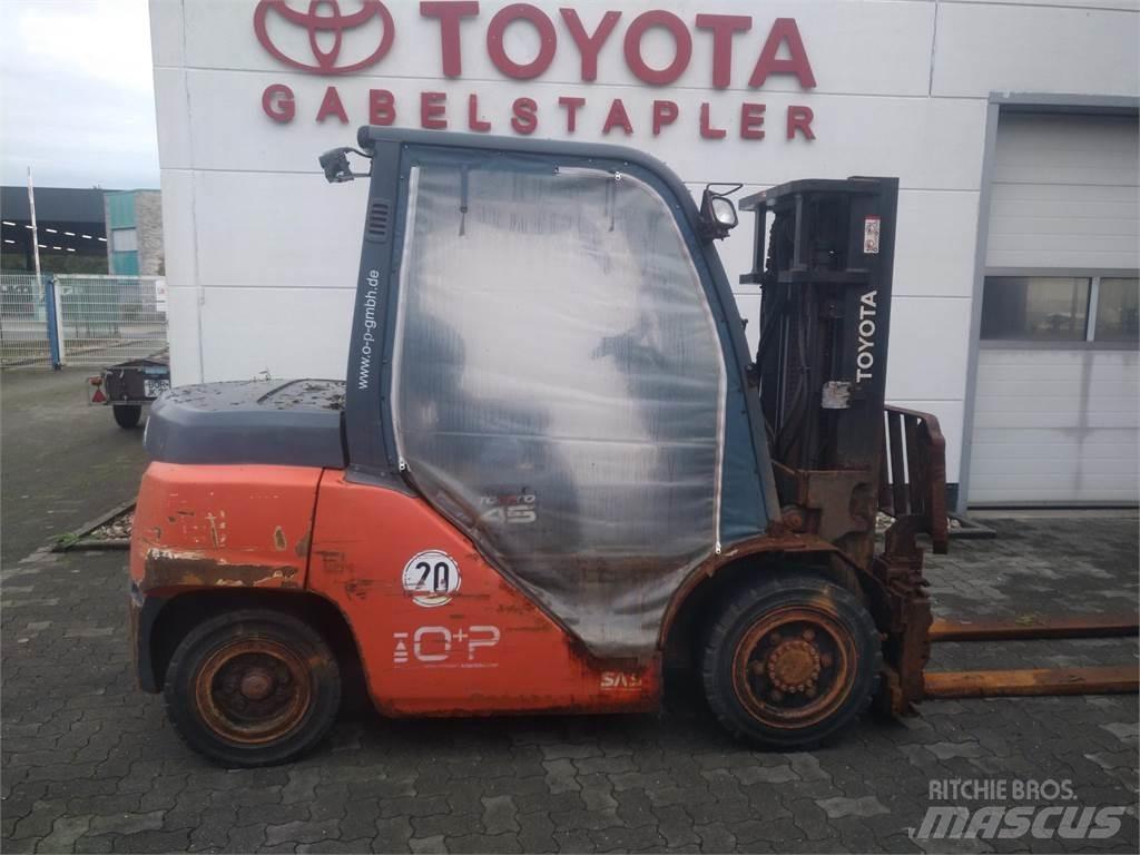 Toyota 40-8FD40N 디젤 지게차
