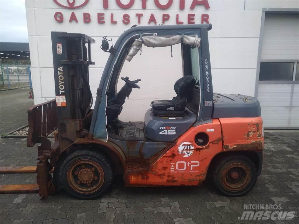 Toyota 40-8FD40N 디젤 지게차