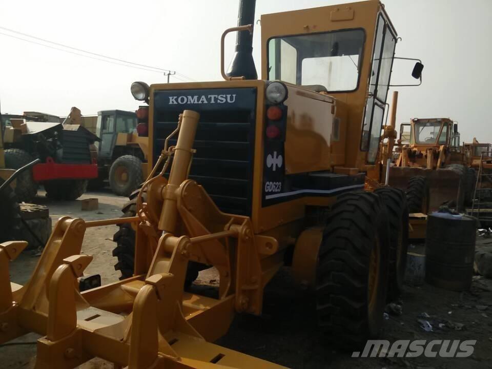 Komatsu GD 623 그레이더