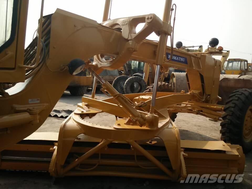 Komatsu GD 623 그레이더