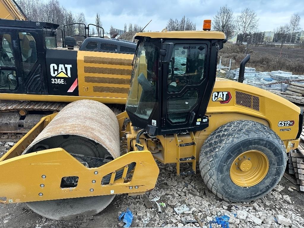 CAT CS 12 GC 싱글 드럼 롤러