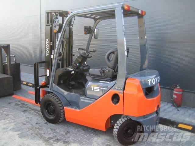 TOYOTA 028FGF15 LPG 지게차