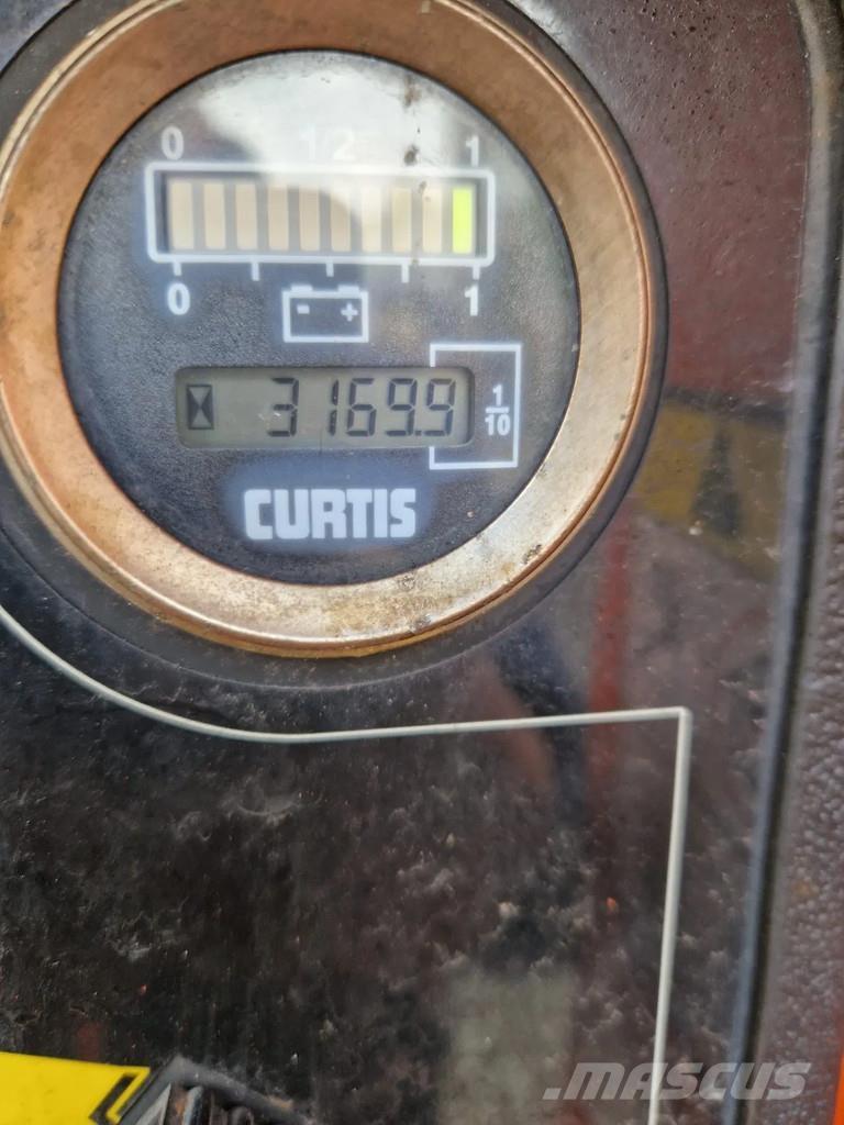 JLG E600 관절형 전동이동 리프트