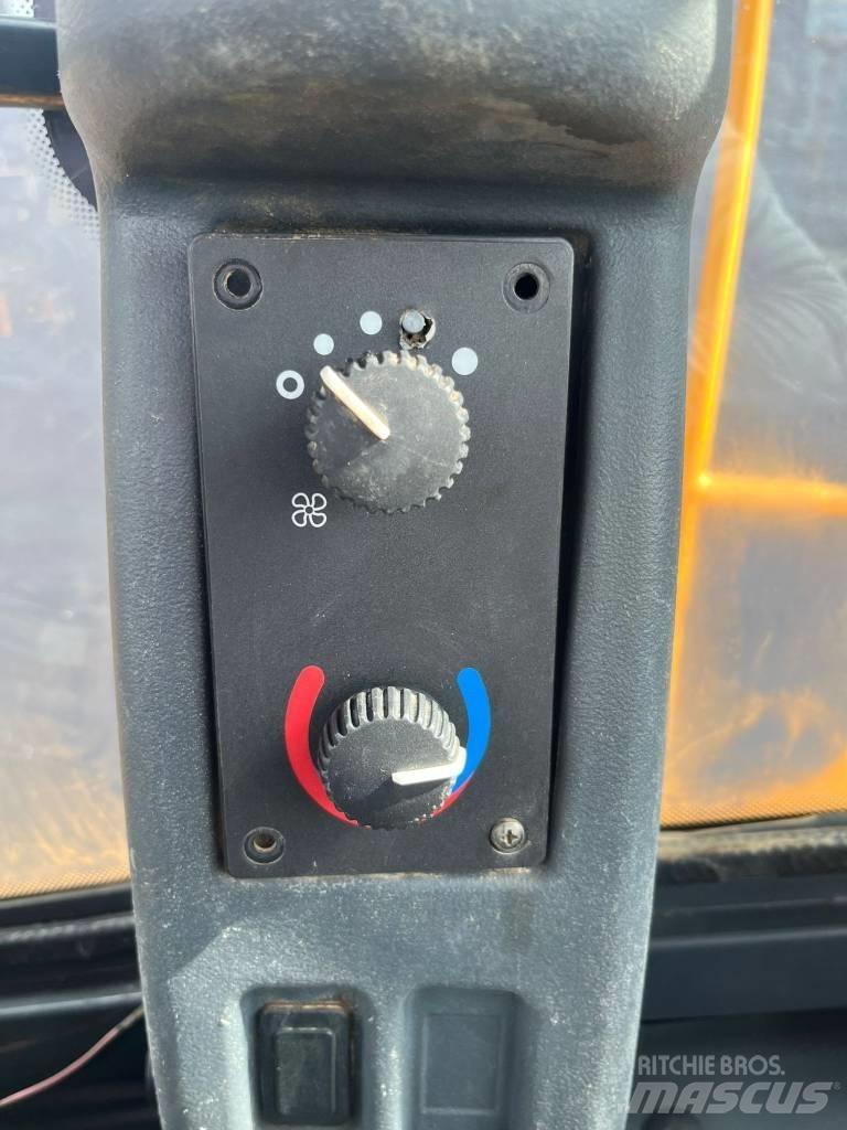 John Deere 824 K  휠로우더
