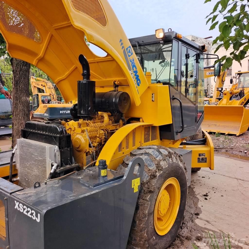 XCMG XS 223 J 싱글 드럼 롤러