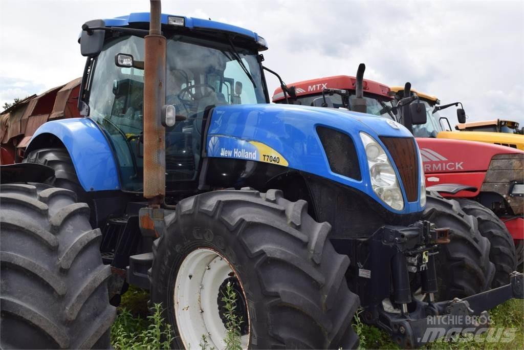 New Holland T 7040 트랙터
