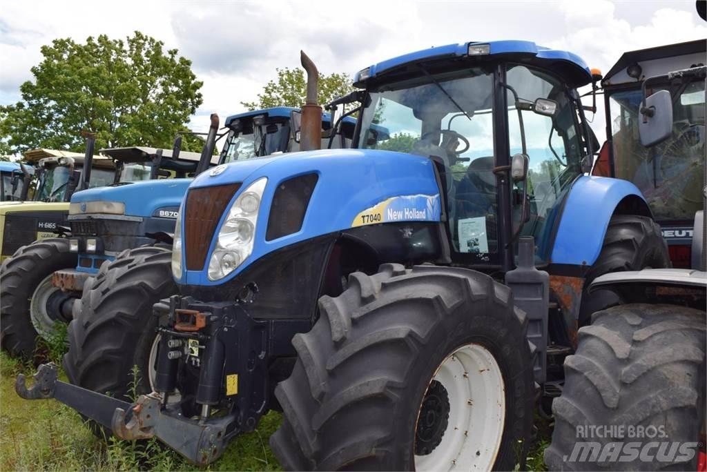 New Holland T 7040 트랙터