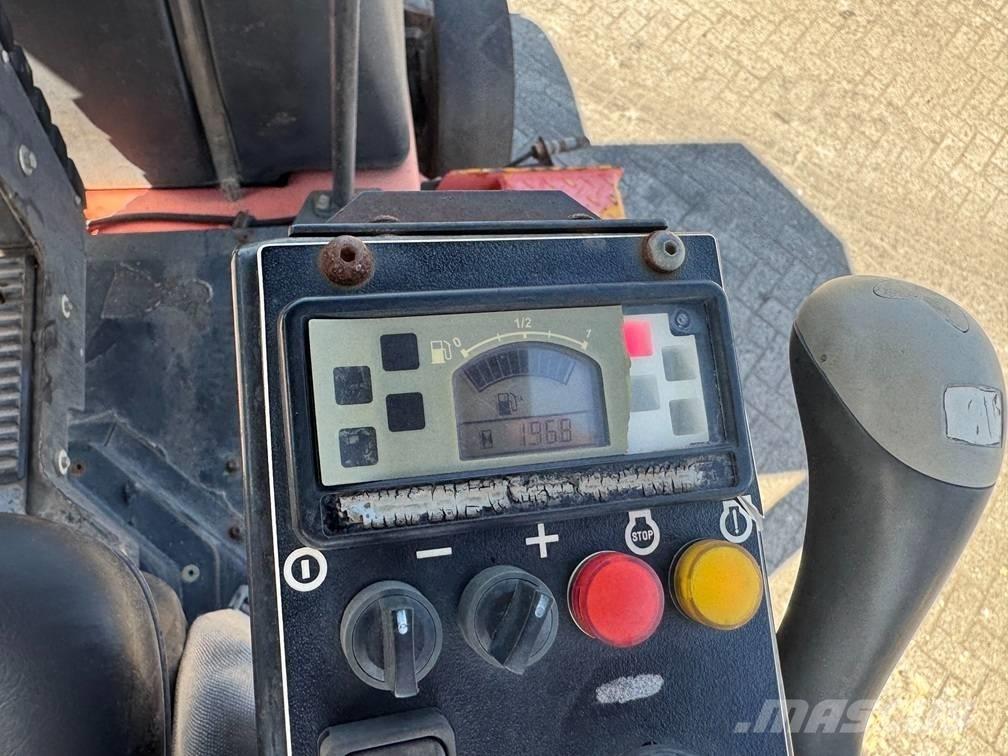 Dynapac CP 142 공기 타이어 롤러