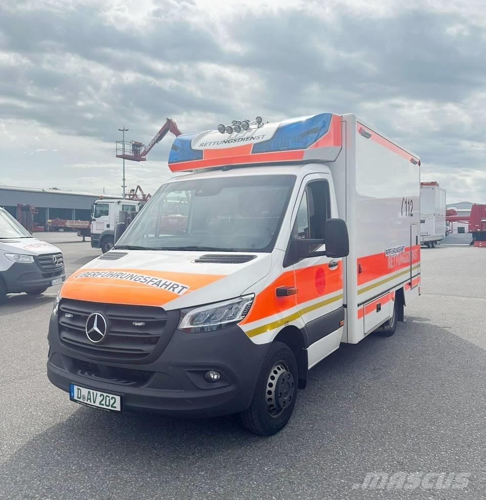 Mercedes-Benz 100 D 구급차