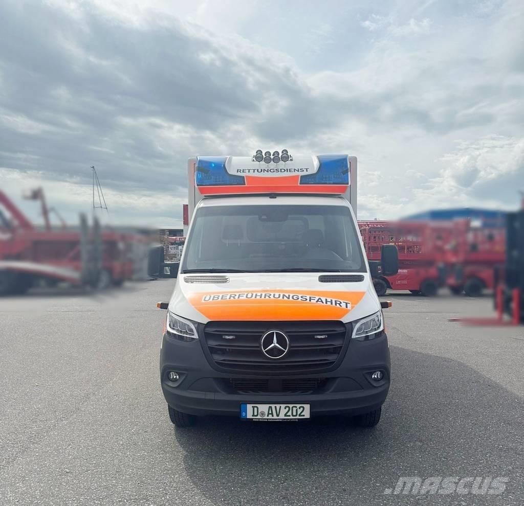 Mercedes-Benz 100 D 구급차