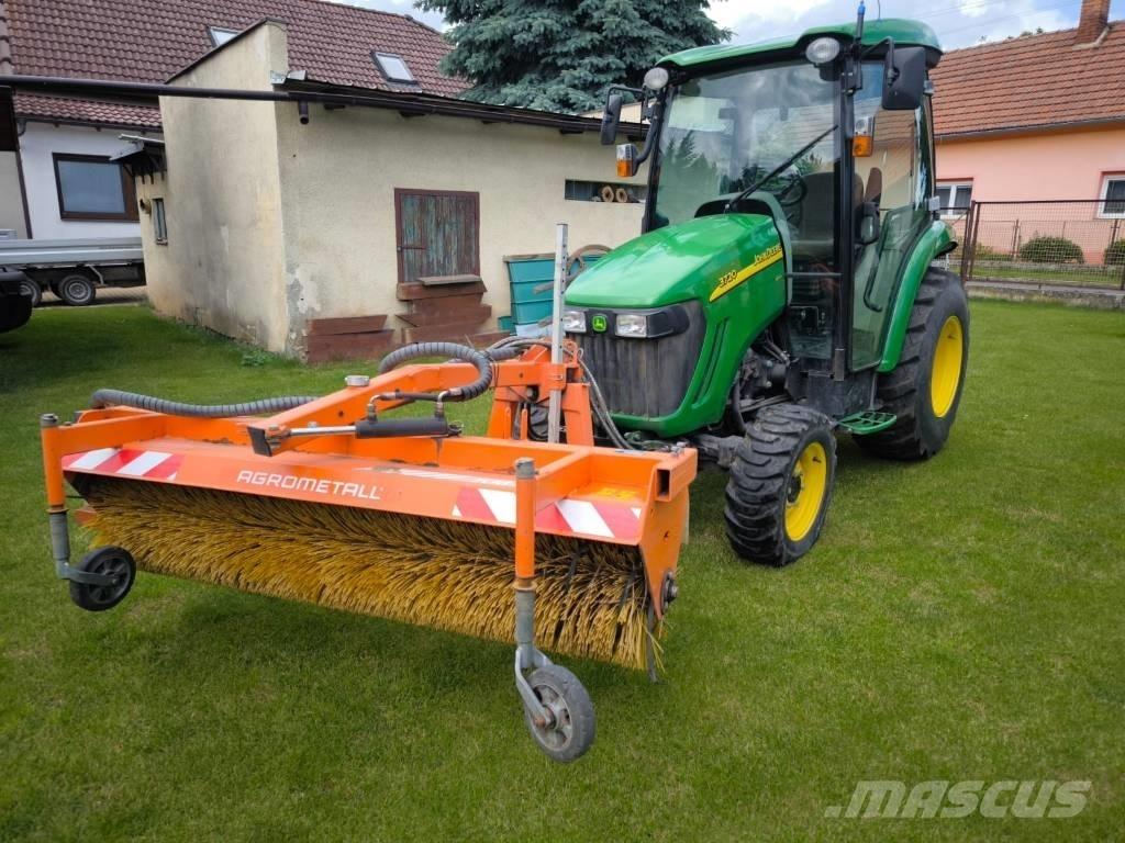 John Deere 3720 소형 트랙터