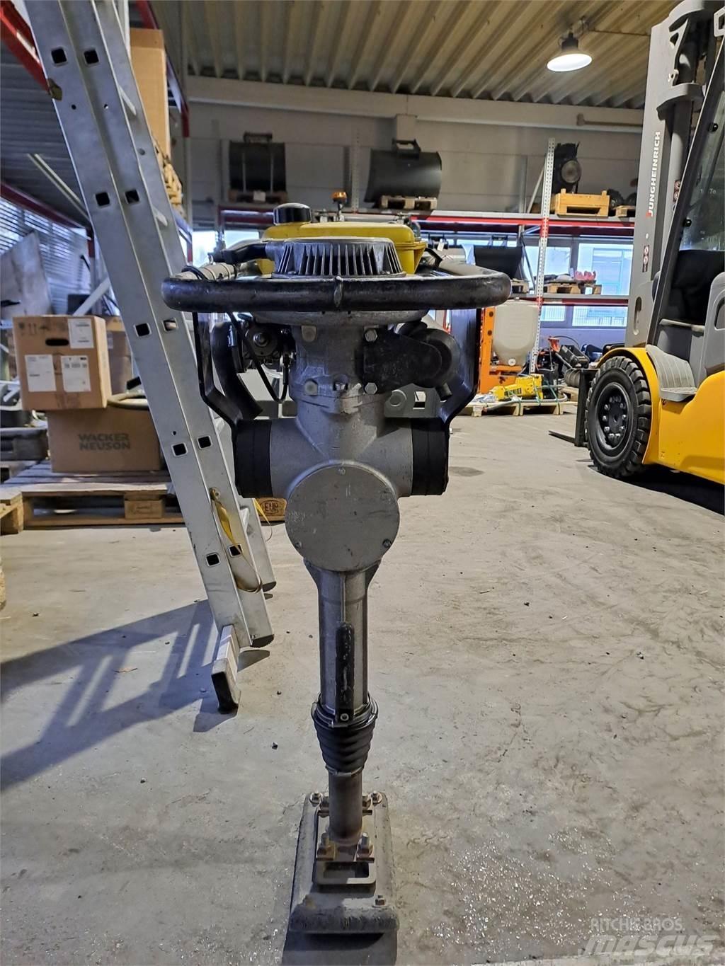 Wacker Neuson BS30 탬퍼