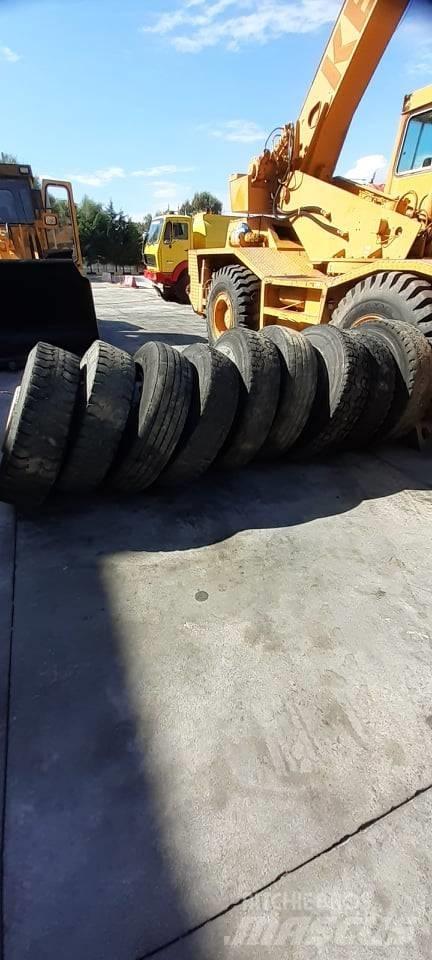 Bridgestone 13R22.5 타이어, 휠 및 림