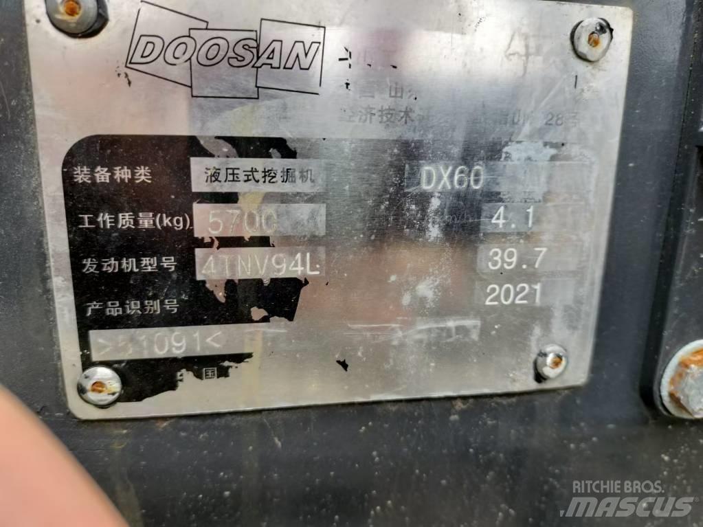 Doosan DX 60 소형 굴삭기 7톤 미만
