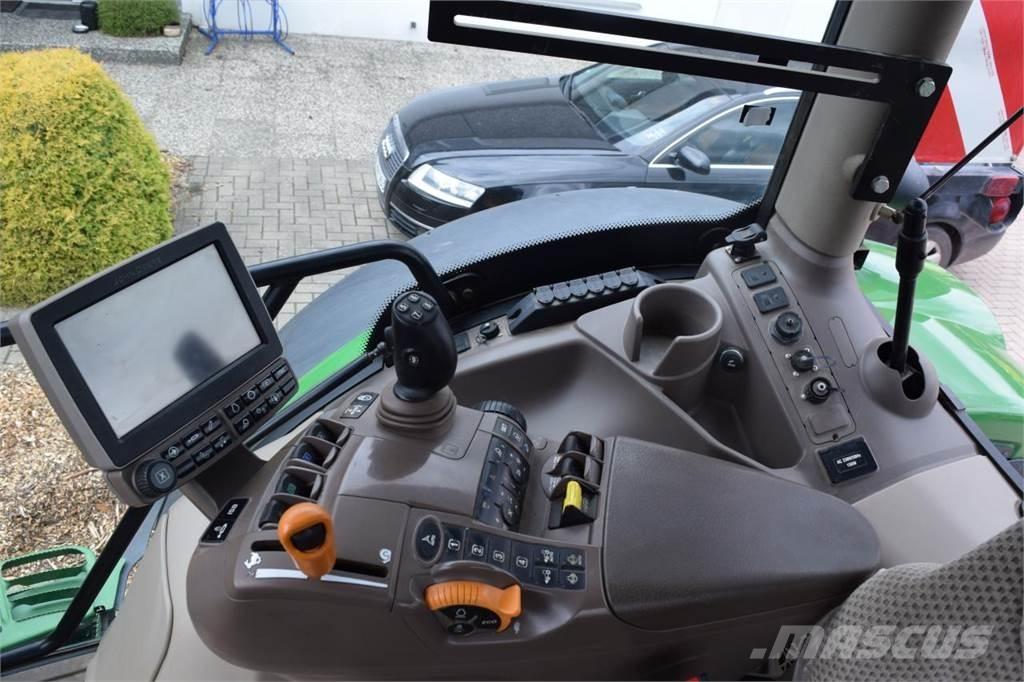 John Deere 6215 R 트랙터