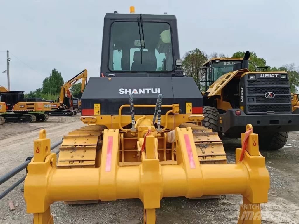 Shantui D16 크롤러 도저
