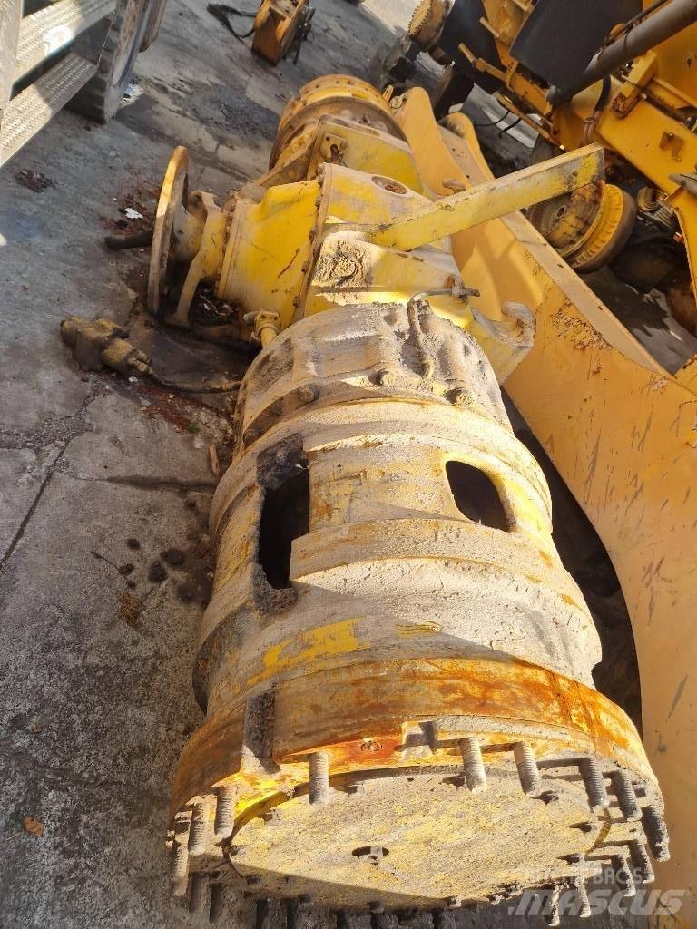 Komatsu KWA 055HD-4 차축