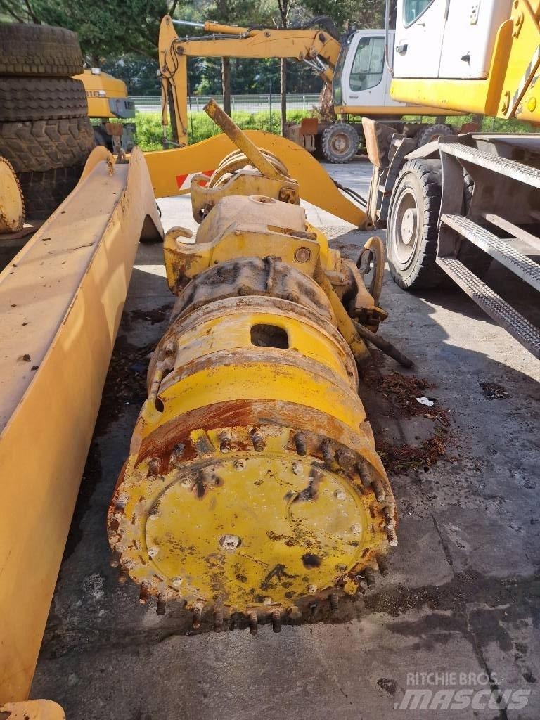 Komatsu KWA 055HD-4 차축