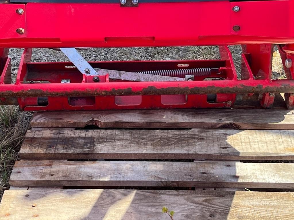 Massey Ferguson 945 프론트 로더 및 굴착기